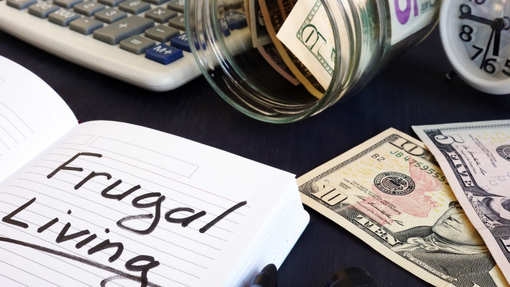 Frugal Living: 10 Tips for Saving Money without Sacrificing Quality of Life