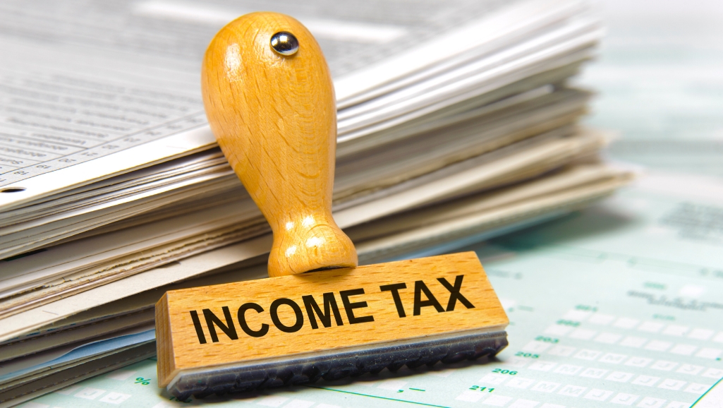 Understanding the Income Tax Slabs for Salaried Individuals for AY 2023-24: Optimize Your Tax Savings